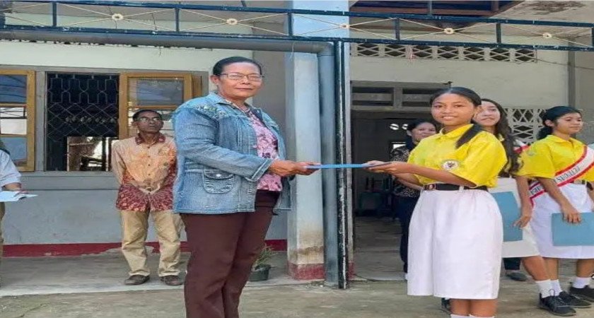 Dua Puluh Satu Tahun di Ujung Bel Sekolah