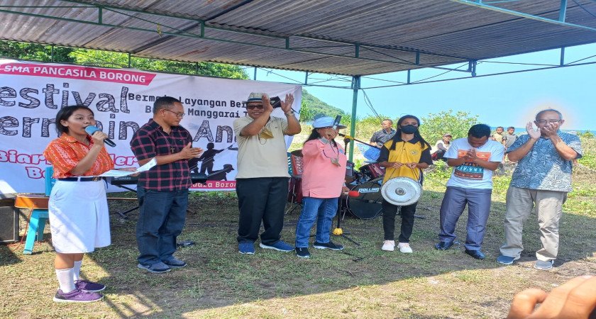 OSIS SMAK Pancasila Gelar 'Festival Layangan', Bupati Matim Ikut Bermain